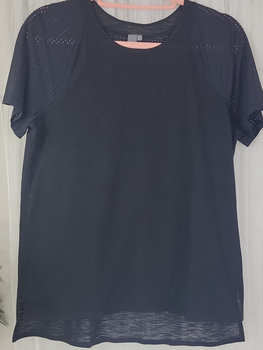 Sweaty Betty Black Perforated Sleeve Women’s Top. Size M